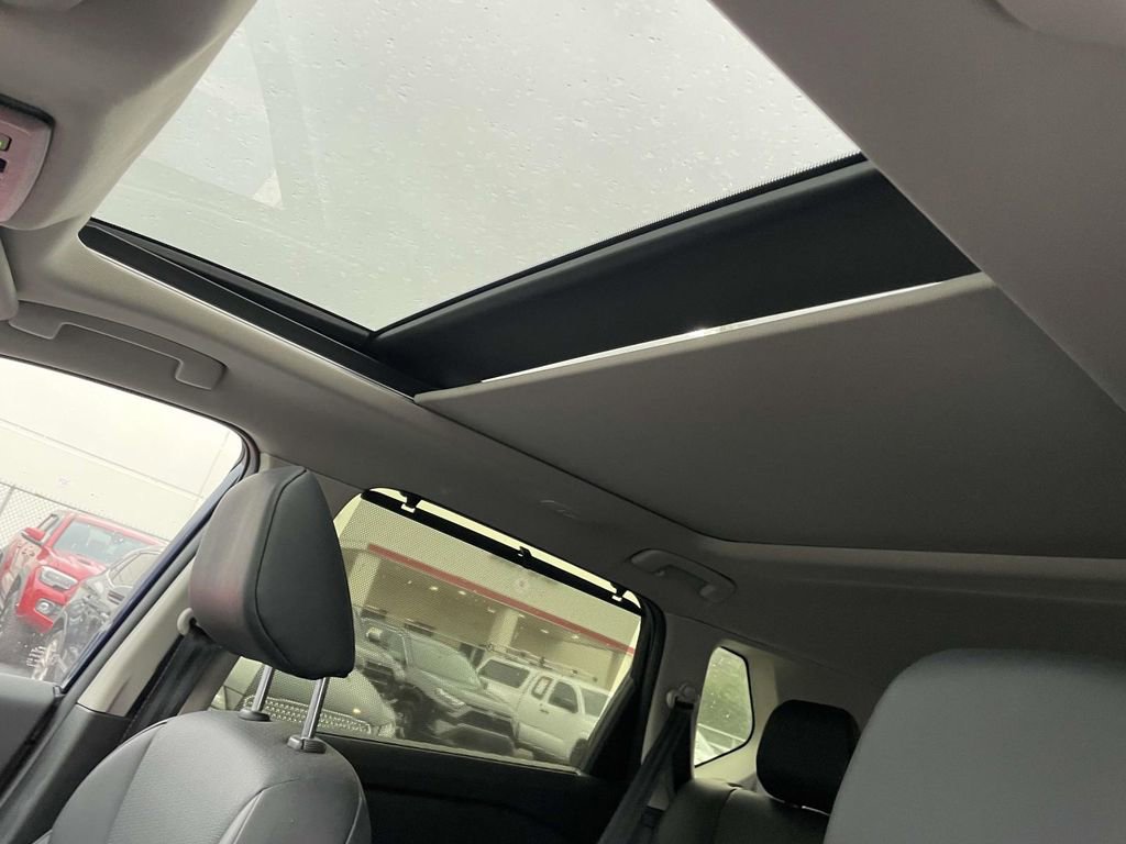 Used 2025 Nissan Rogue SV w/ SV Premium Package image 32