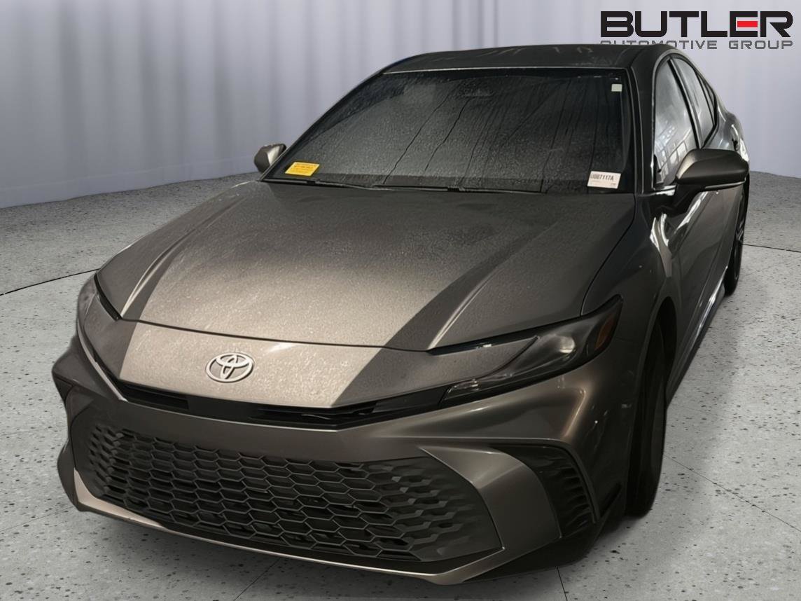 Used 2025 Toyota Camry SE w/ Convenience Package FWD image 4