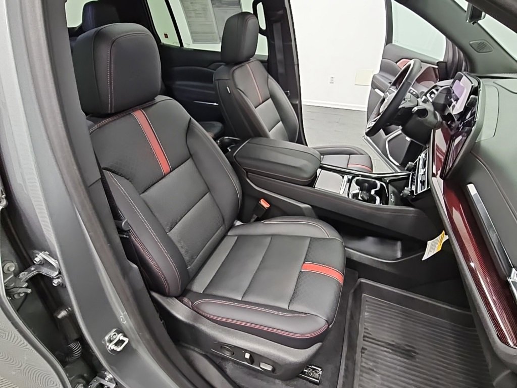 Used 2024 Chevrolet Traverse RS w/ LPO, Floor Liner Package image 44