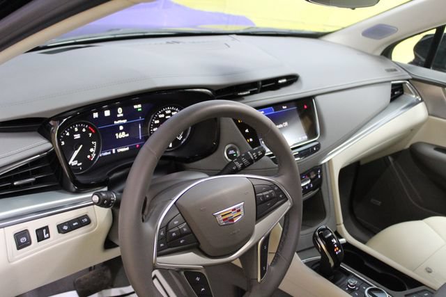 Used 2025 Cadillac XT5 Premium Luxury w/ Technology Package AWD/4WD image 15