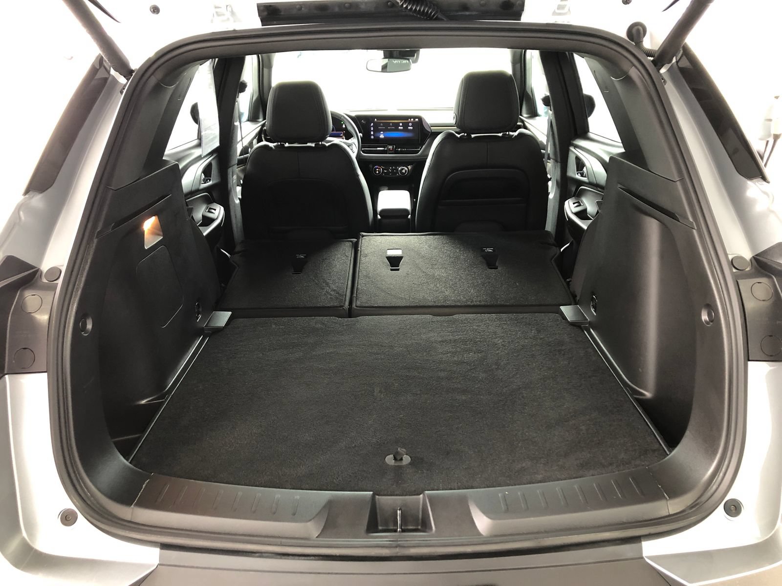 Used 2025 Chevrolet TrailBlazer ACTIV w/ Convenience Package FWD image 9