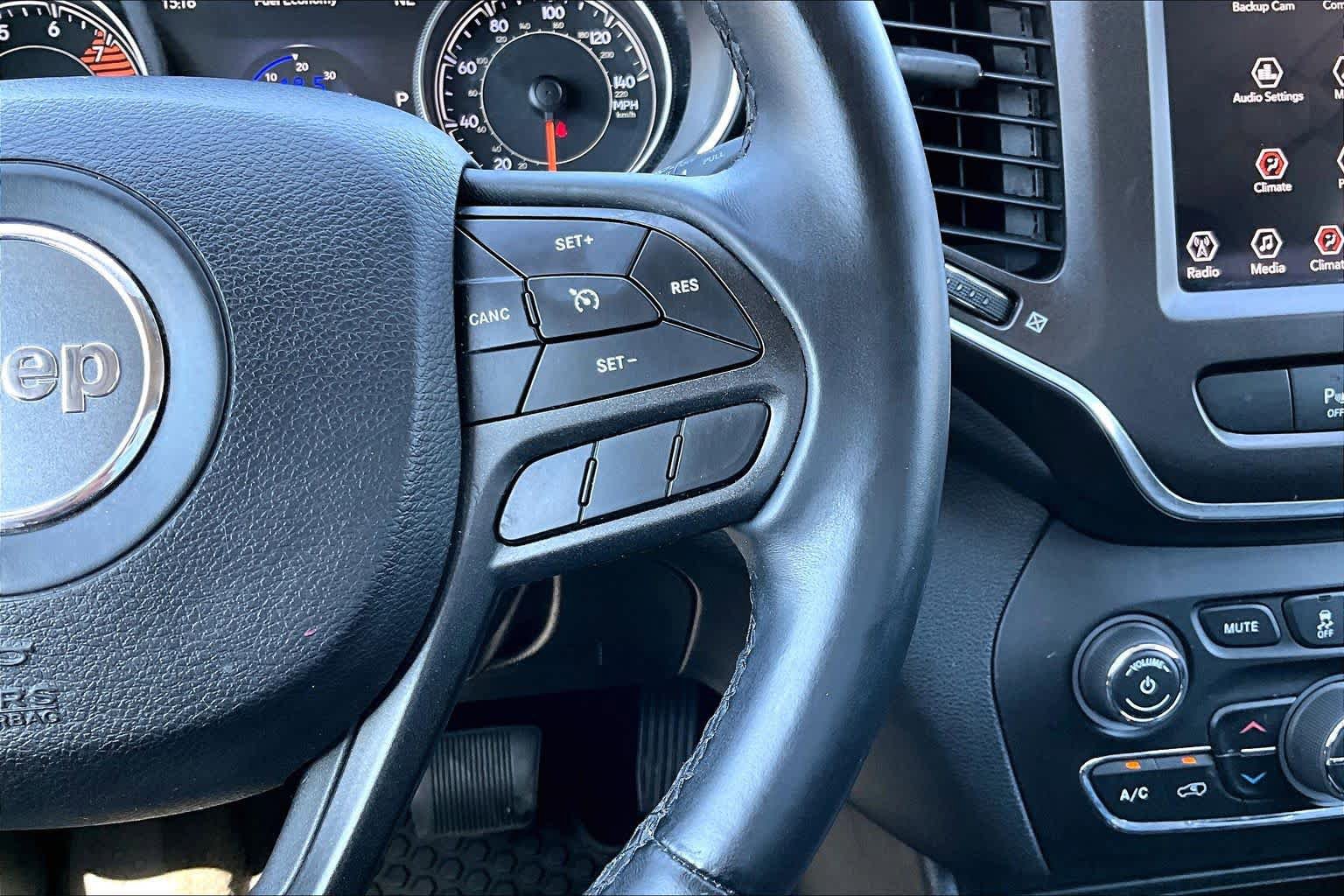 Used 2019 Jeep Cherokee Trailhawk w/ Comfort/Convenience Group image 25