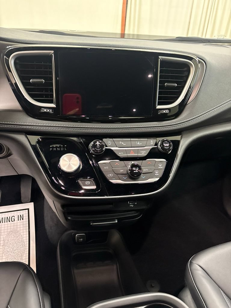 New 2027 Chrysler Pacifica Select w/ Family Tech Group FWD image 14