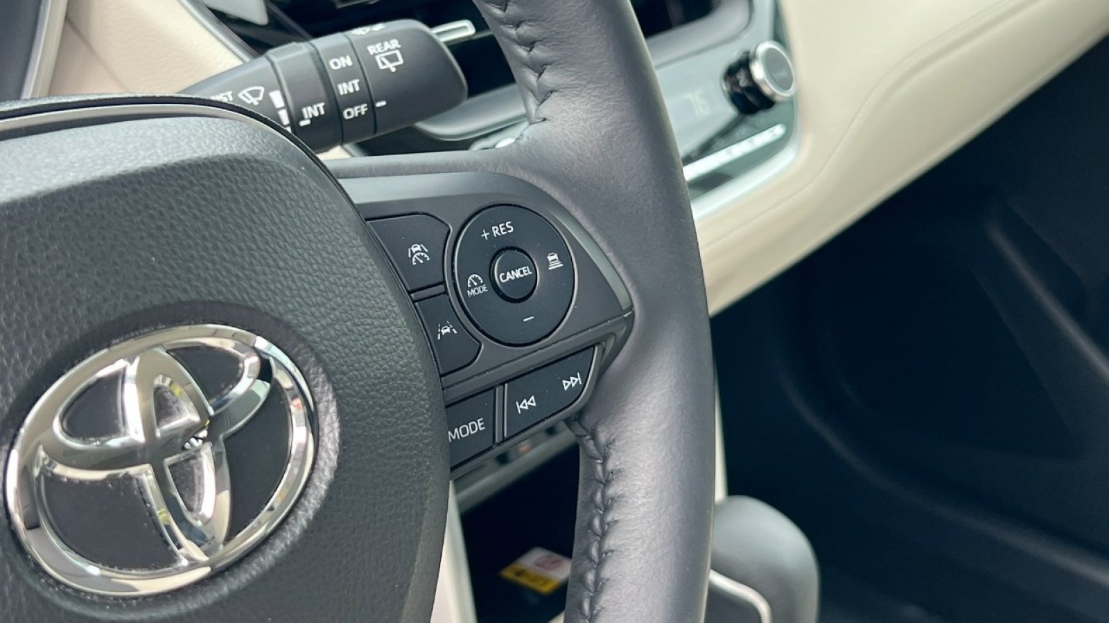 Used 2023 Toyota Corolla Cross XLE w/ Convenience Package image 16