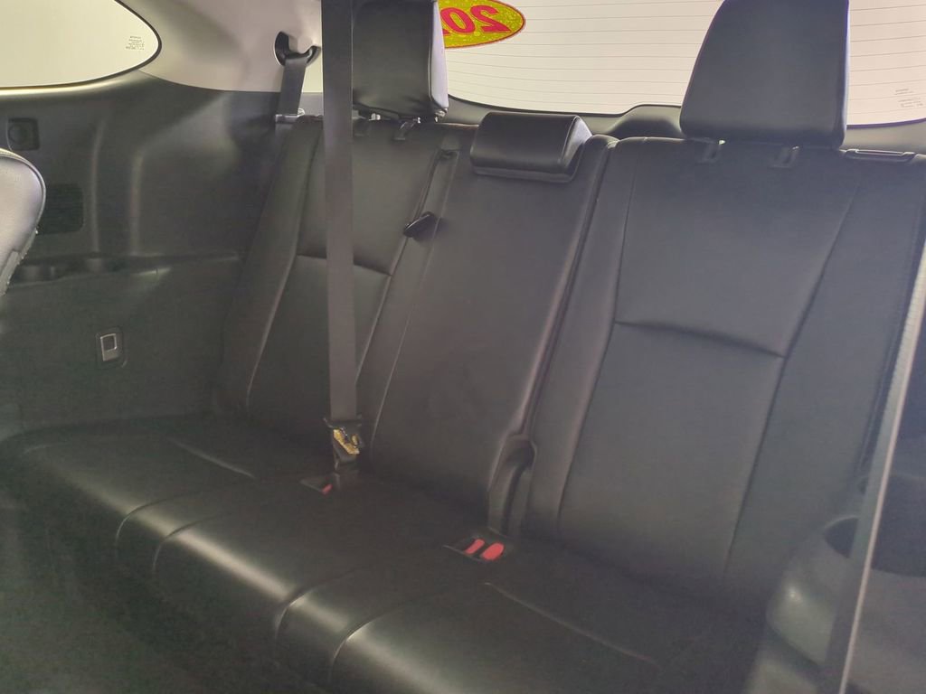 Used 2021 Toyota Highlander Platinum image 16