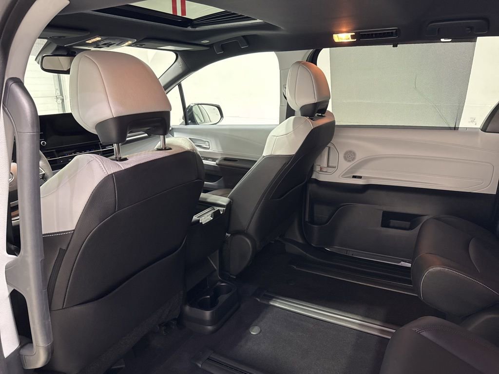 Used 2025 Toyota Sienna XSE image 10