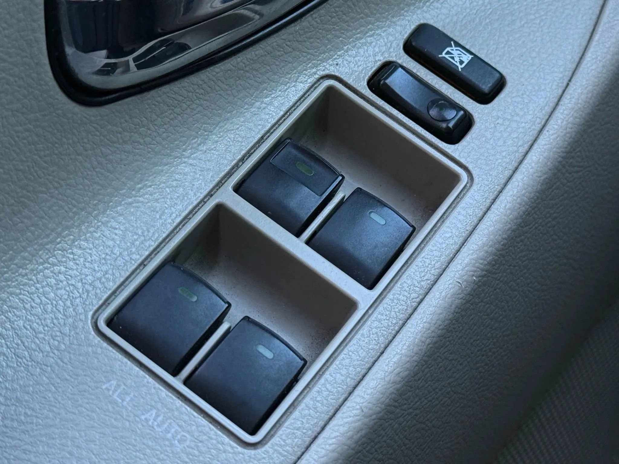 Used 2010 Toyota Camry image 23