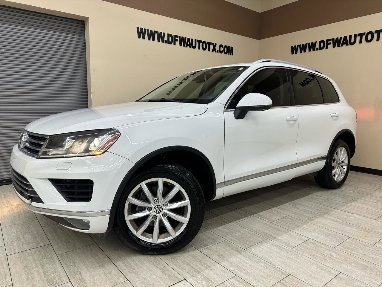 Used 2015 Volkswagen Touareg Sport AWD/4WD image 1