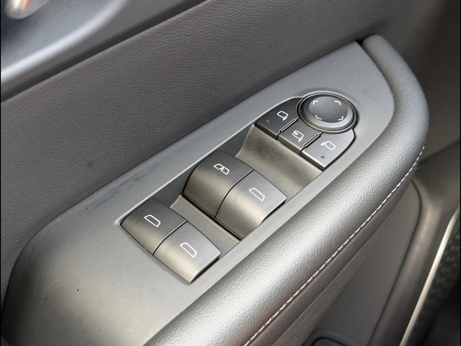 Used 2025 Buick Enclave Preferred FWD image 23