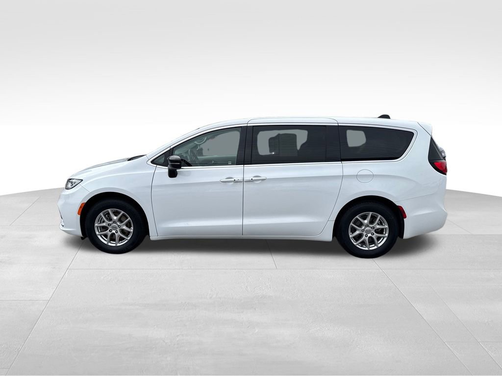 Used 2024 Chrysler Pacifica Touring-L FWD video 3