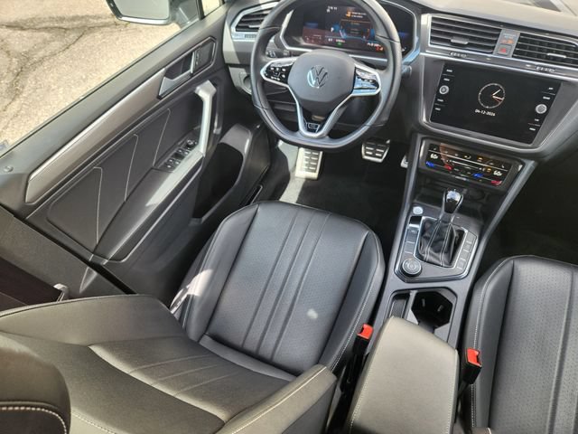 Used 2023 Volkswagen Tiguan SE R-Line AWD/4WD image 11