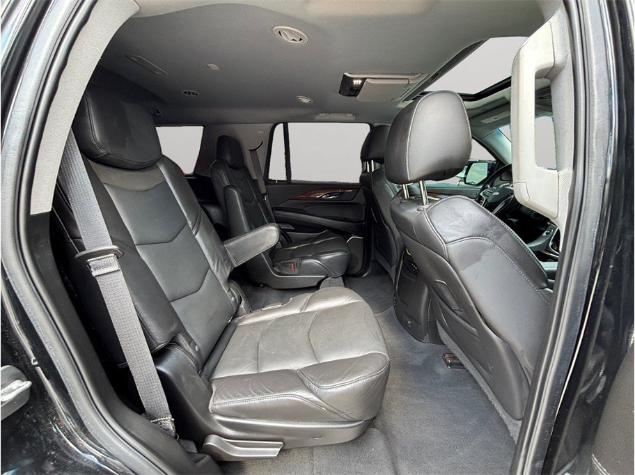 Used 2019 Cadillac Escalade Luxury w/ Escalade Sport Edition AWD/4WD image 45