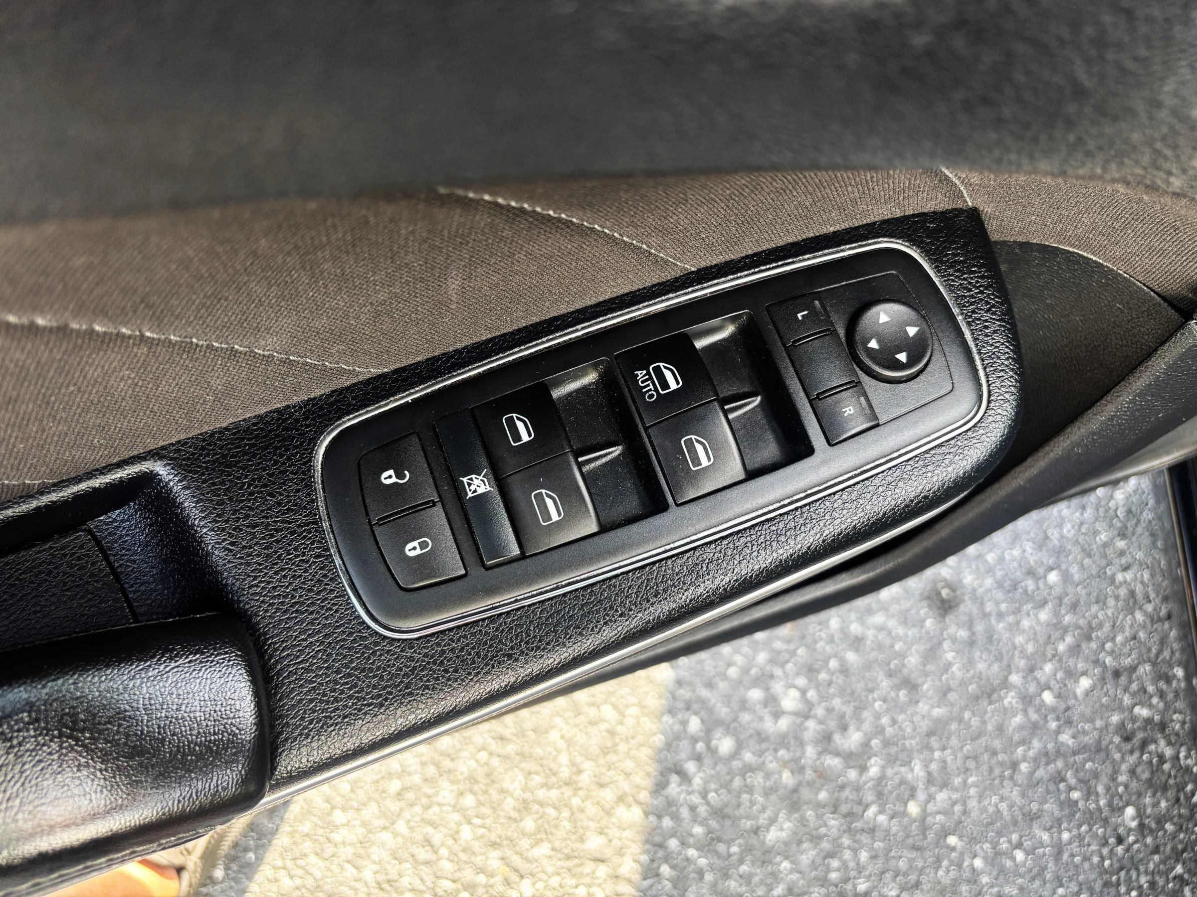 Used 2015 Dodge Charger SXT RWD image 15