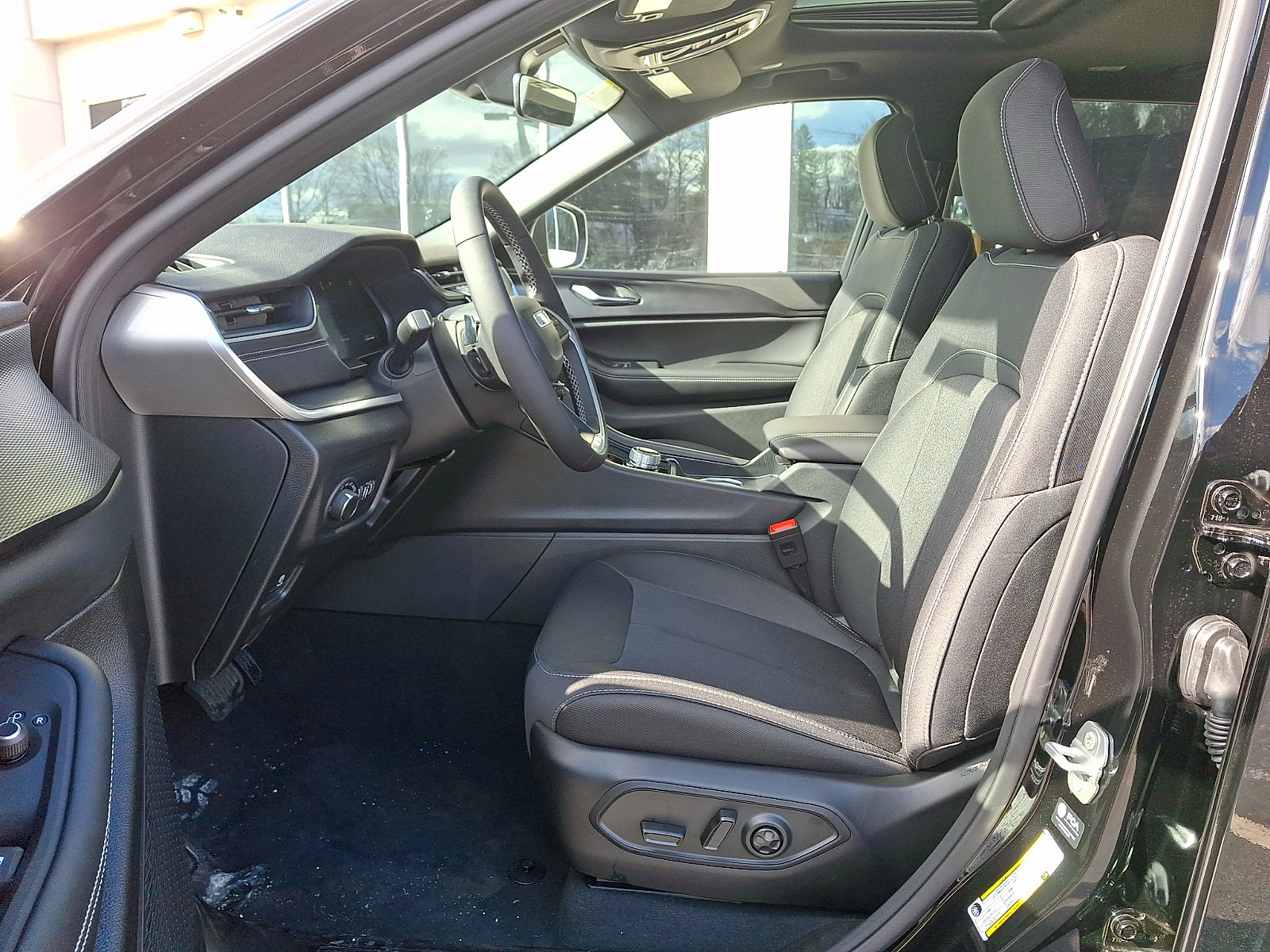 New 2026 Jeep Grand Cherokee L 4WD image 9