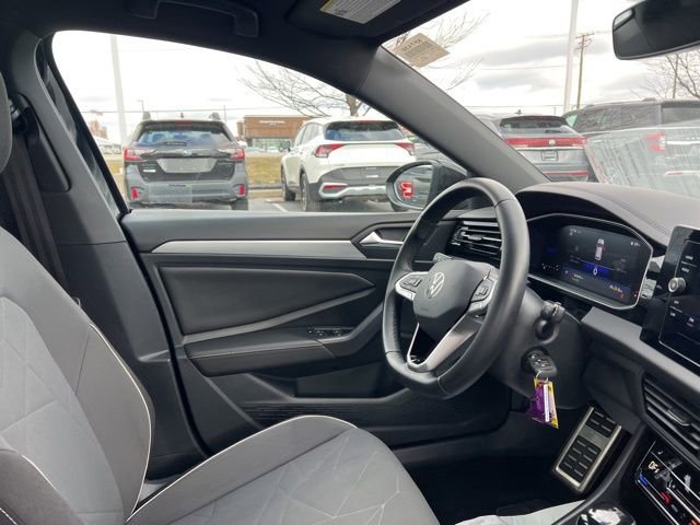 Used 2025 Volkswagen Jetta Sport image 33