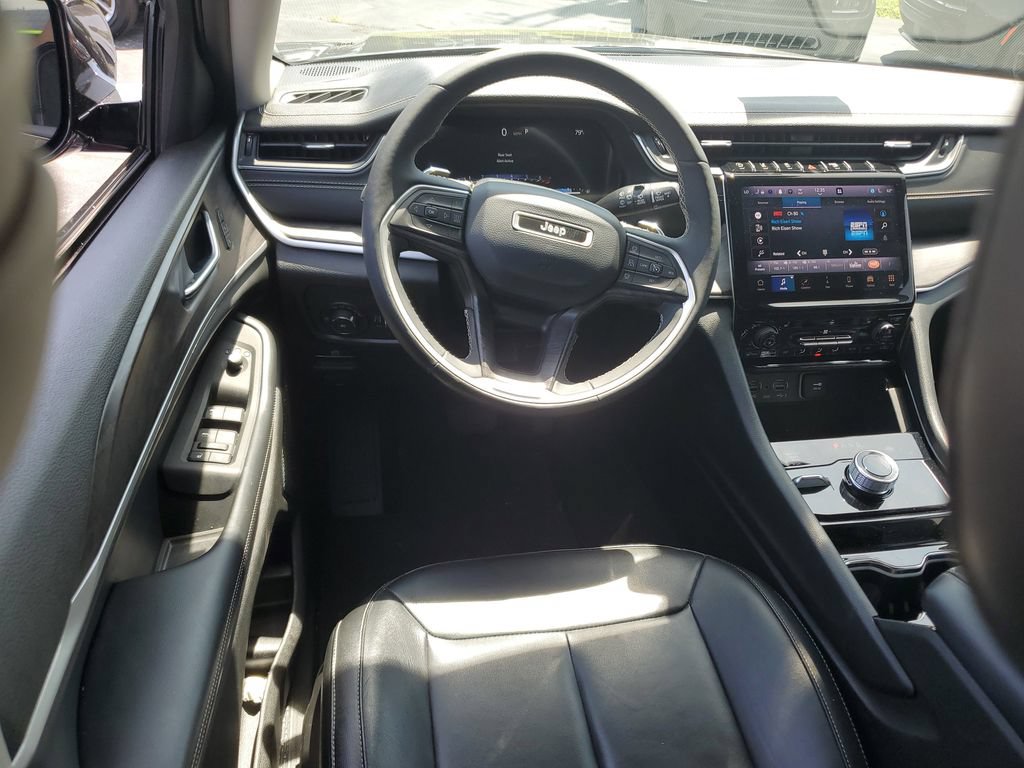 Used 2023 Jeep Grand Cherokee Limited AWD/4WD image 11