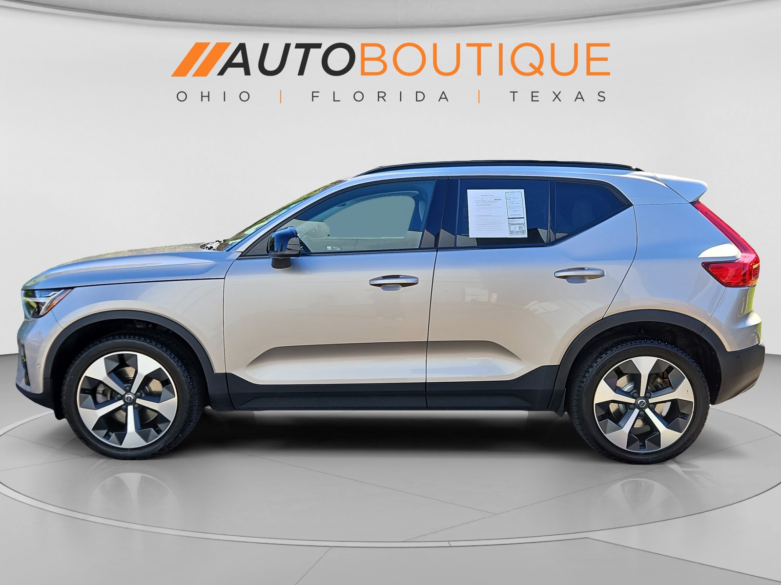 Used 2023 Volvo XC40 B4 Ultimate FWD image 2