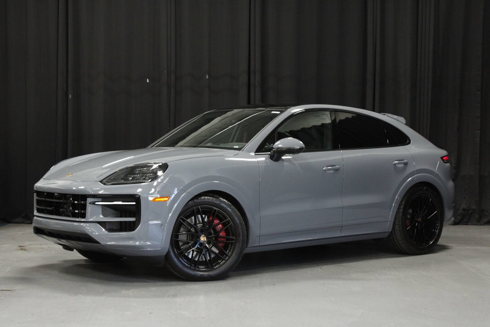 Used 2025 Porsche Cayenne GTS AWD/4WD image 1