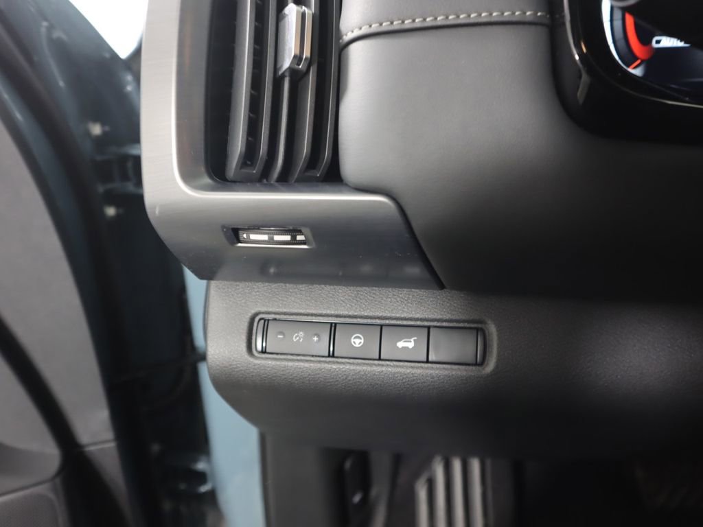 New 2026 Nissan Pathfinder SL image 18