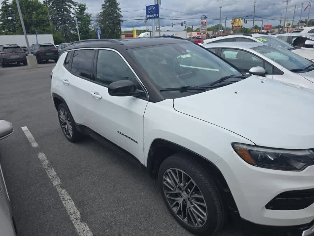 Used 2023 Jeep Compass Limited w/ Elite Group AWD/4WD image 3