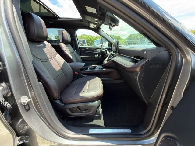 Used 2025 Ford Explorer Platinum w/ Ultimate Package AWD/4WD image 10