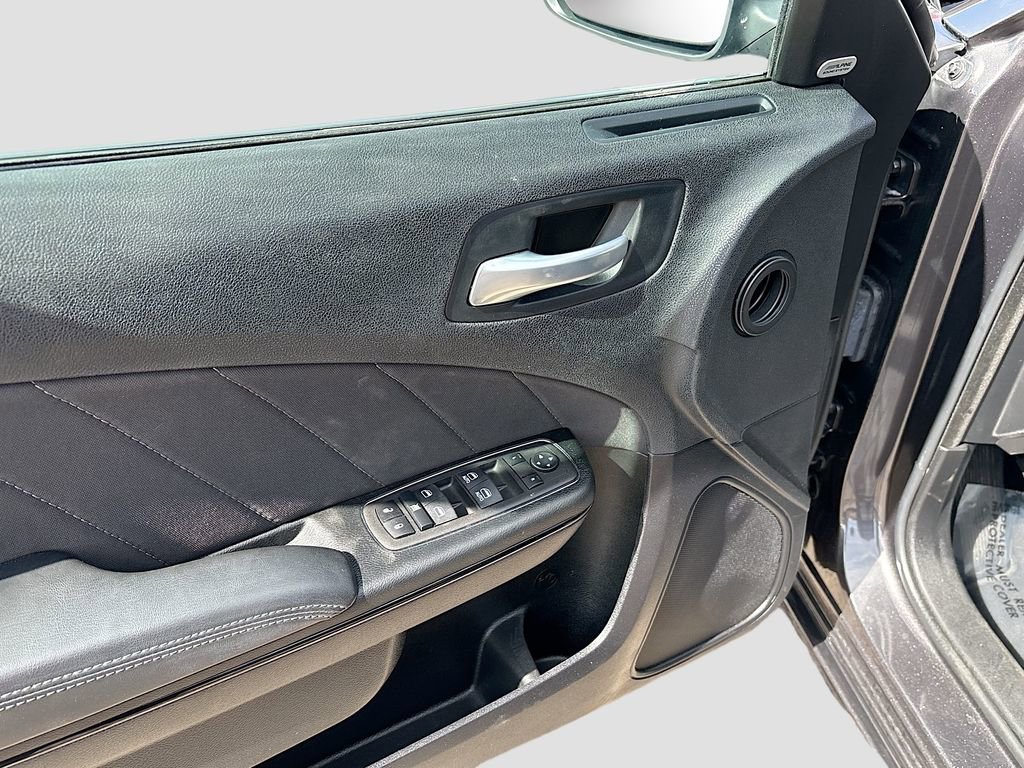 Used 2023 Dodge Charger SXT w/ Blacktop Package image 17