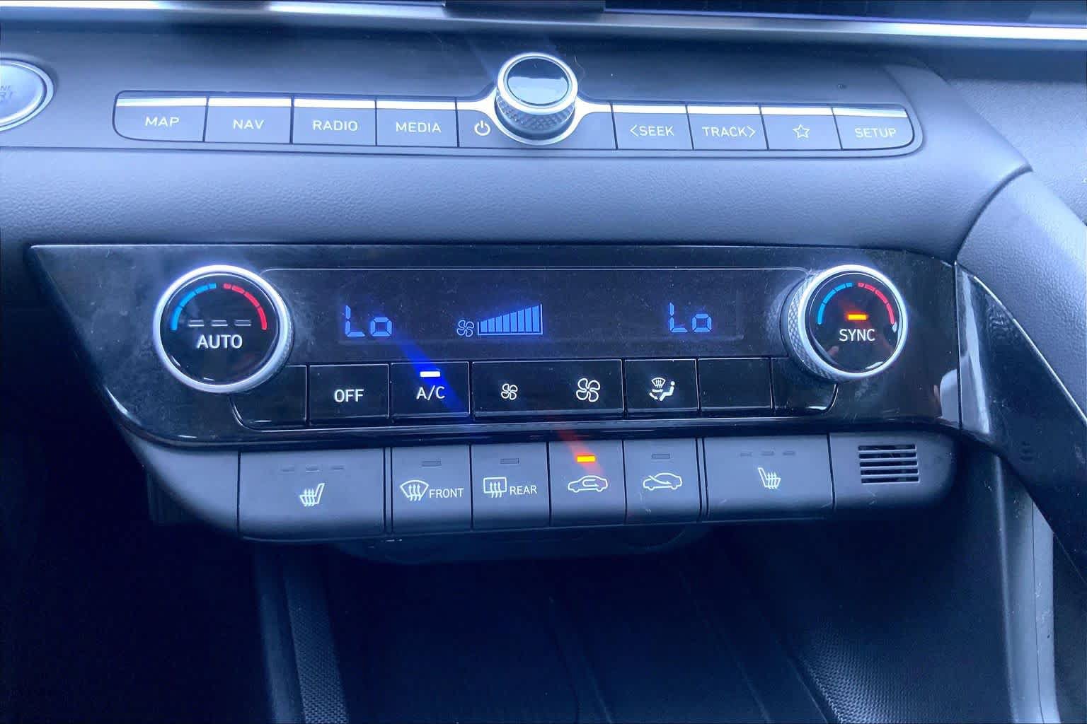 Used 2025 Hyundai Elantra SEL FWD image 31