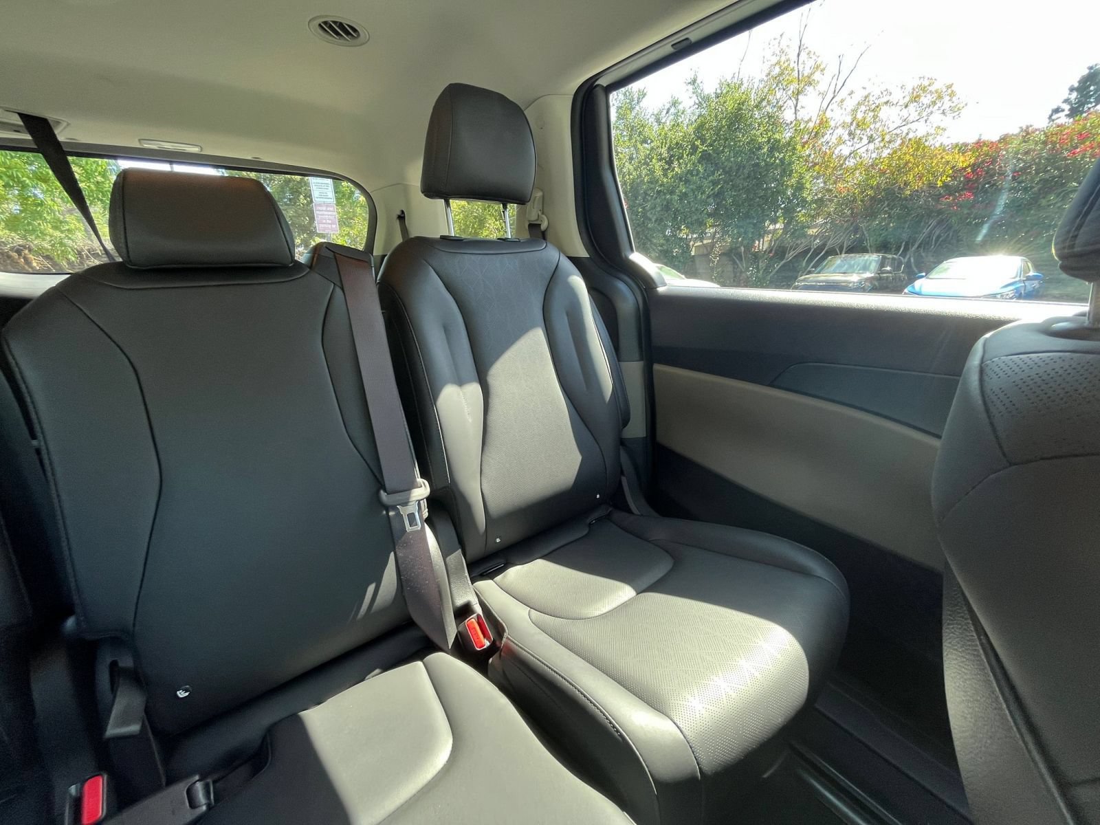 Used 2026 Kia Carnival FWD image 35