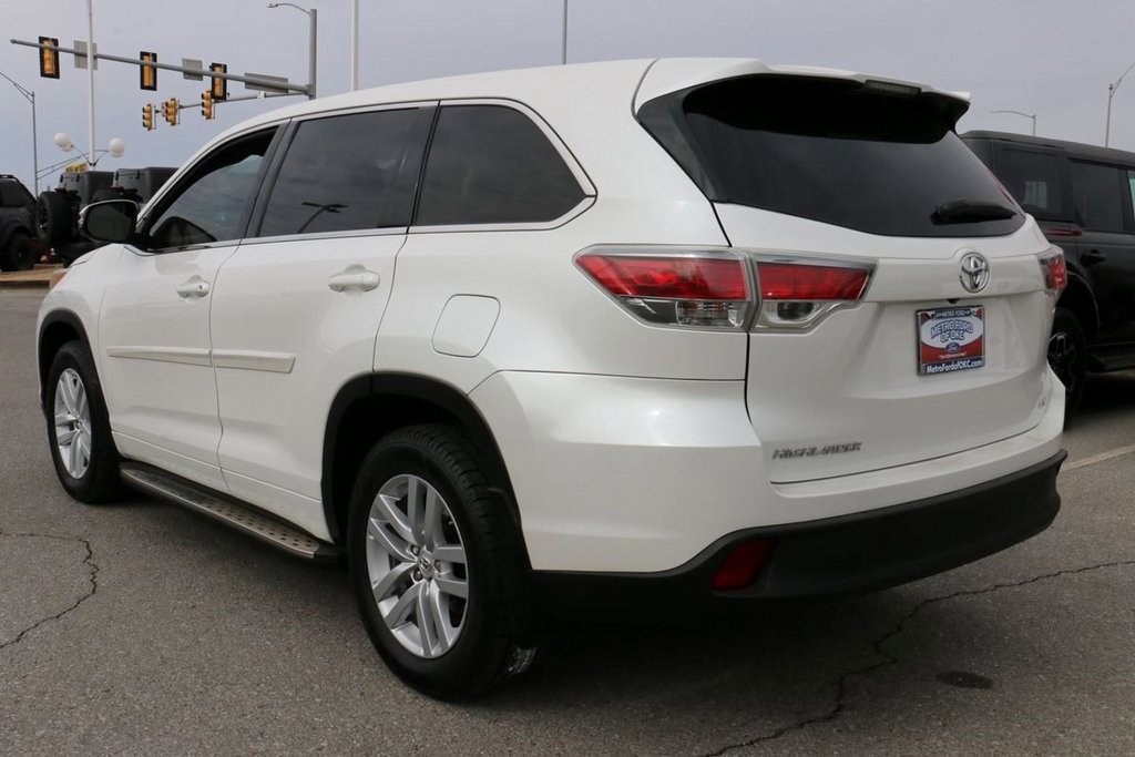 Used 2015 Toyota Highlander LE image 7