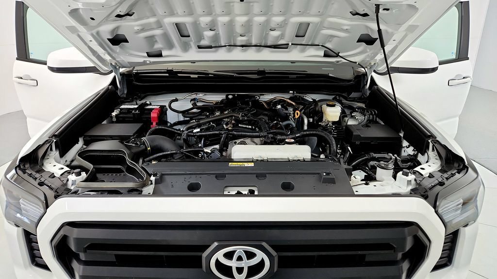 Used 2025 Toyota Tacoma SR5 AWD/4WD image 22