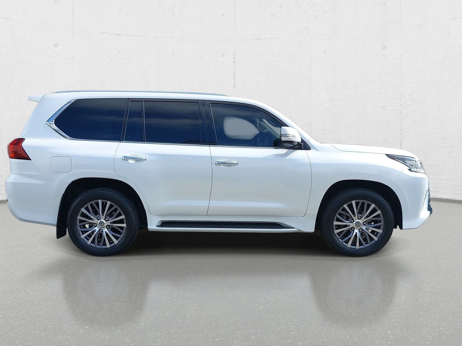 Used 2018 Lexus LX 570 4WD image 4