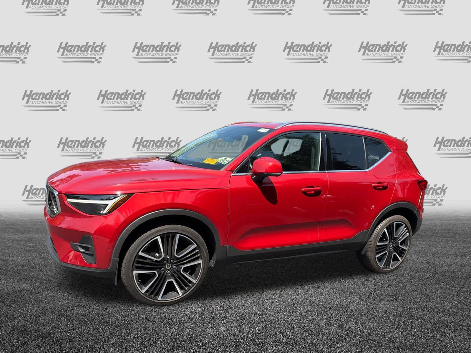 Used 2024 Volvo XC40 B5 Ultimate w/ Protection Package Premier AWD/4WD image 8