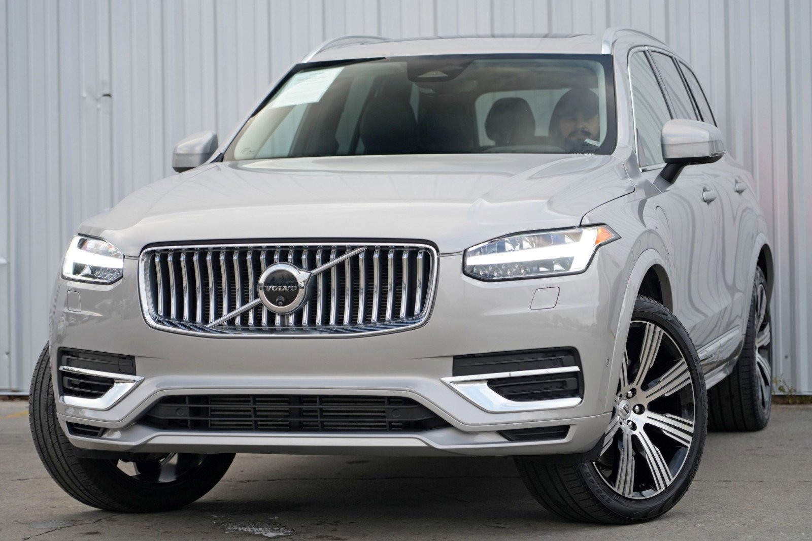 Used 2024 Volvo XC90 T8 Plus w/ Protection Package Premier image 3