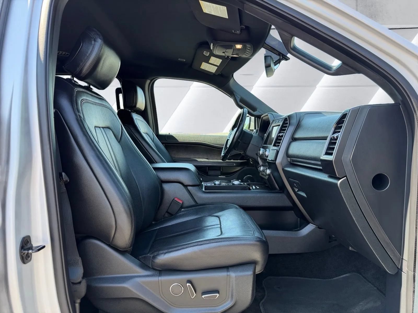 Used 2018 Ford Expedition Limited AWD/4WD image 10