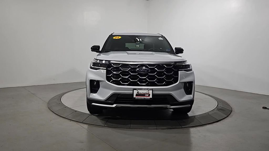Used 2025 Ford Explorer Platinum w/ LUX Leather Package AWD/4WD image 9