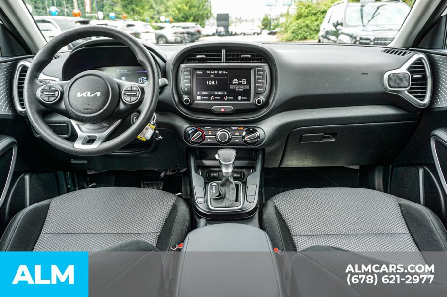 Used 2025 Kia Soul LX w/ LX Technology Package FWD image 26
