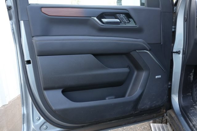 Used 2026 GMC Yukon Denali w/ Sun & Power Step Package RWD image 12