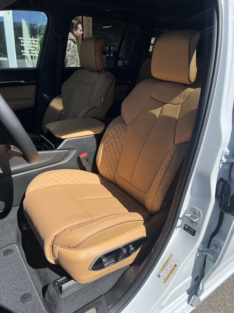 New 2025 Jeep Grand Cherokee Summit w/ Adv Protech Group IV image 11