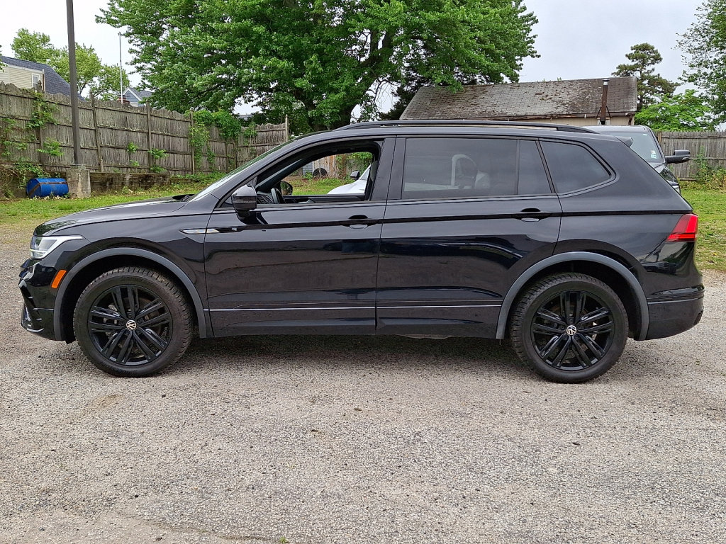 Used 2022 Volkswagen Tiguan SE R-Line AWD/4WD image 2