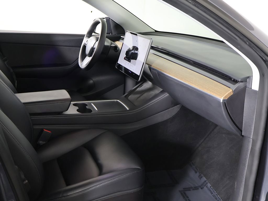 Used 2022 Tesla Model Y Long Range AWD/4WD image 26