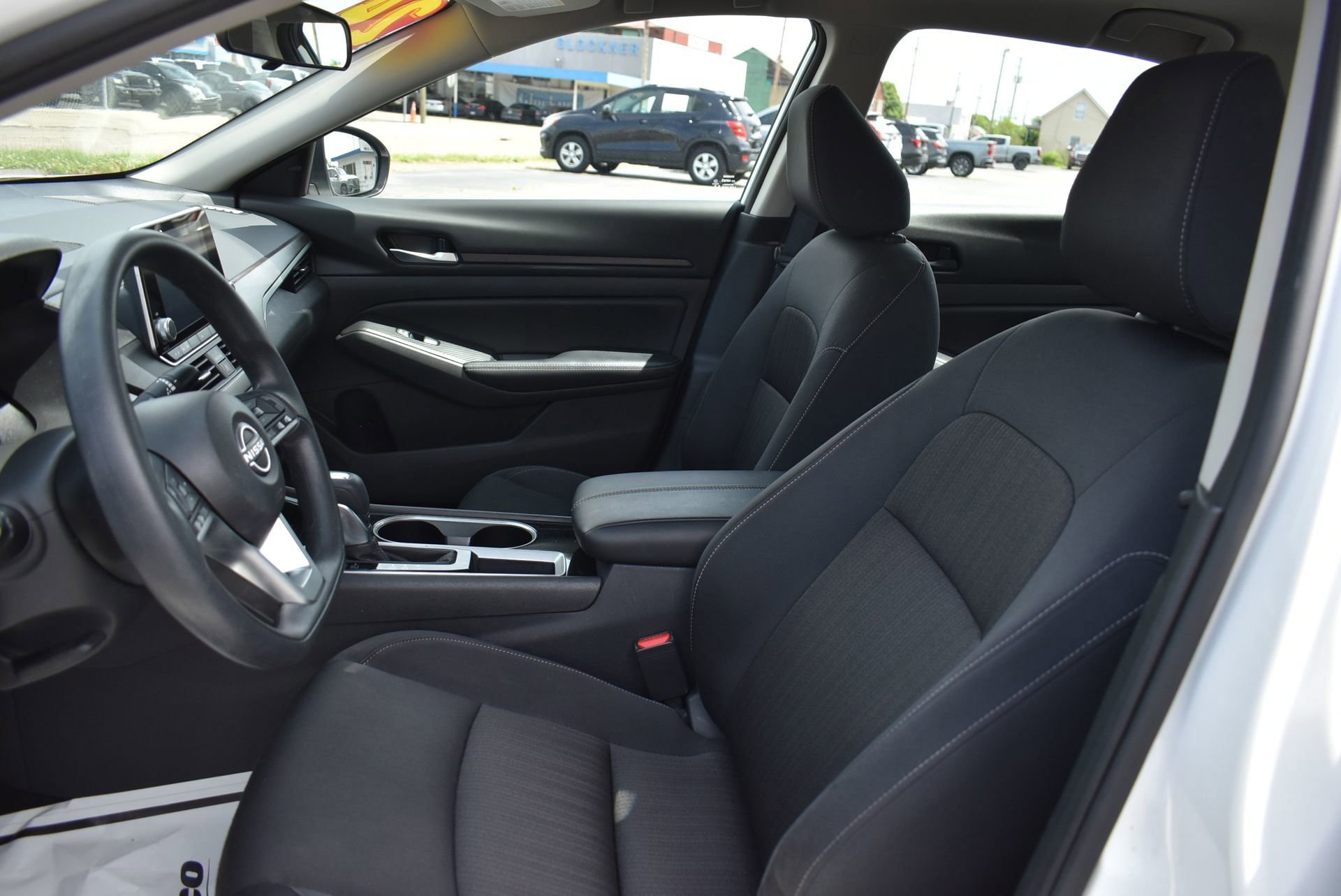 Used 2024 Nissan Altima 2.5 SV FWD image 16