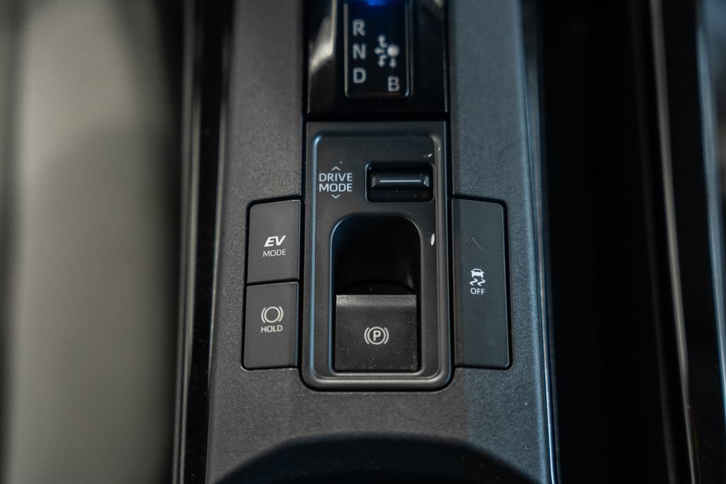 Used 2025 Toyota Prius LE FWD image 22