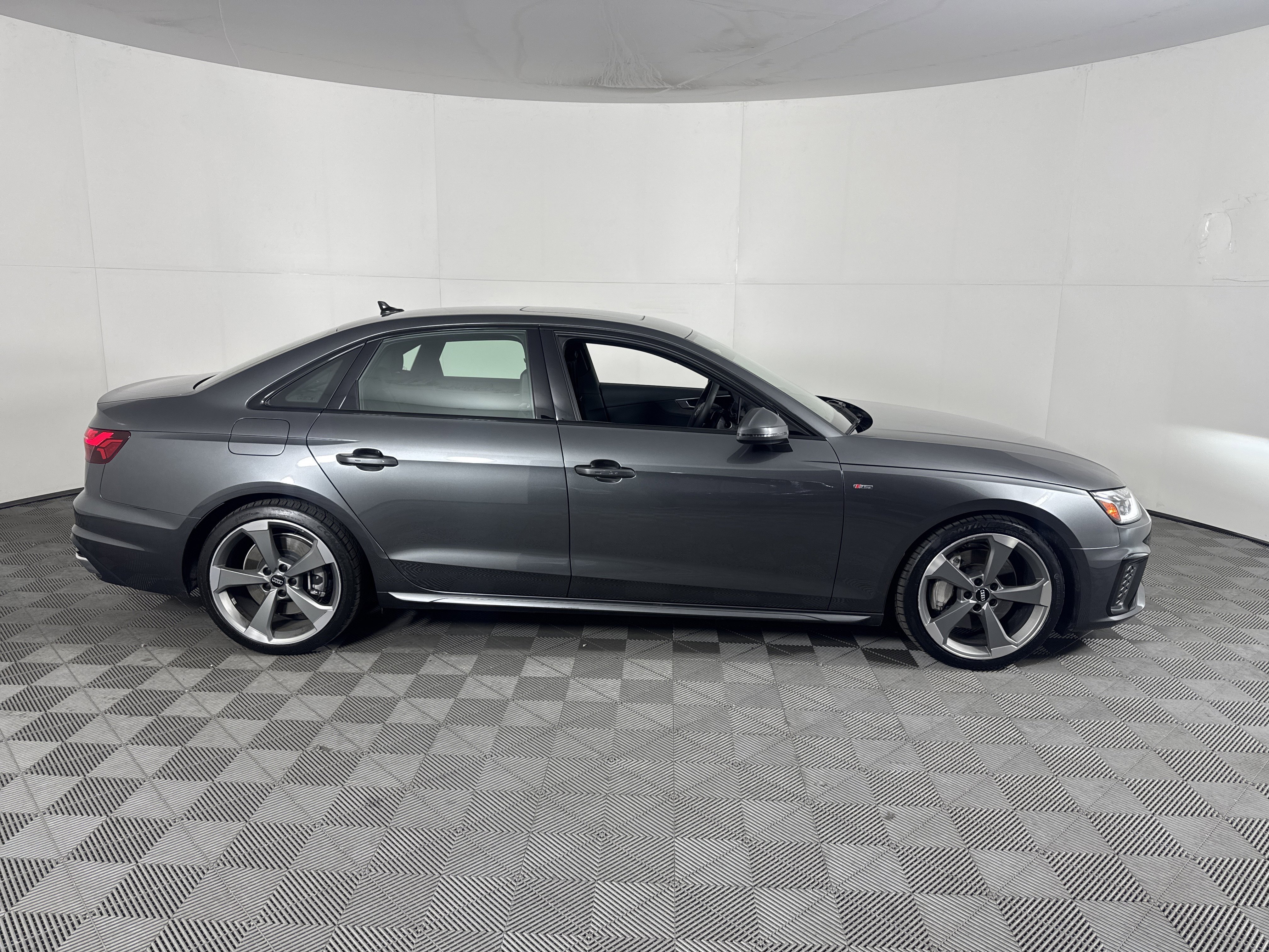 Used 2021 Audi A4 2.0T Premium Plus w/ Premium Plus Package image 3