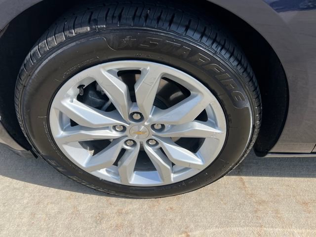 Used 2018 Chevrolet Impala LT w/ Sunroof and Spoiler Package image 10