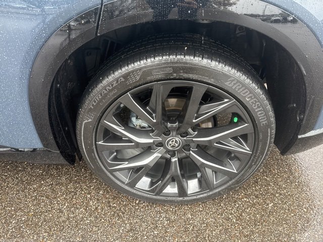 Used 2025 Toyota Crown Signia image 12