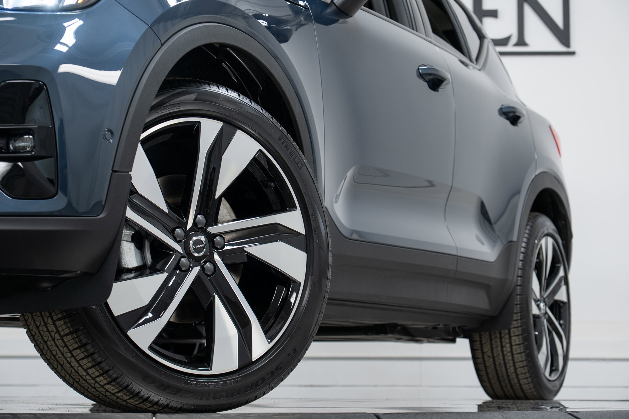 New 2026 Volvo XC40 B5 Ultra w/ Climate Package image 27