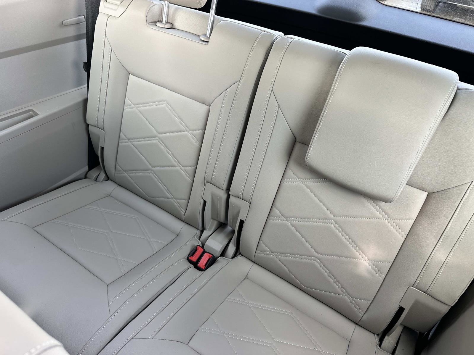 Used 2025 Volkswagen Atlas SE image 5