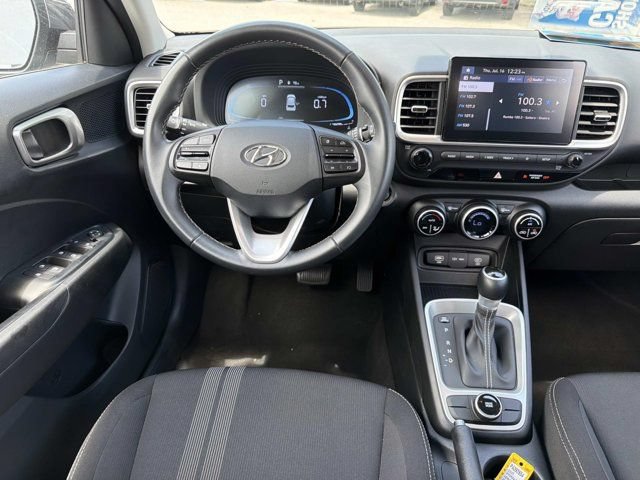Used 2025 Hyundai Venue SEL FWD image 22