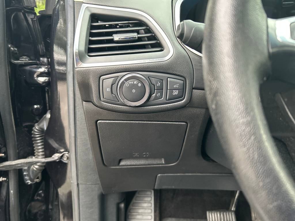 Used 2019 Ford Edge Titanium w/ Cold Weather Package image 12