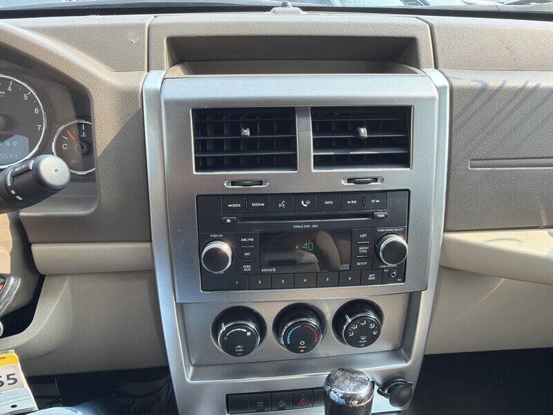 Used 2009 Jeep Liberty Limited AWD/4WD image 22